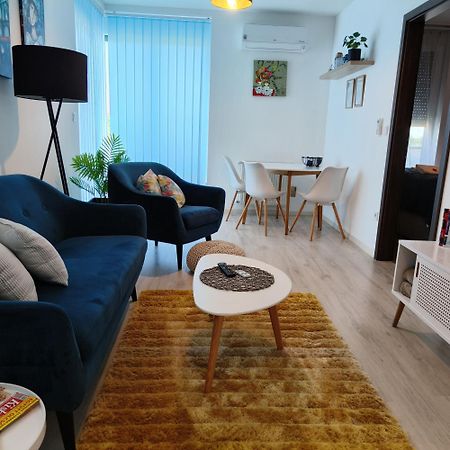 Pe-Ki Lux Apartman เซแกชแฟเฮร์วาร์ ภายนอก รูปภาพ