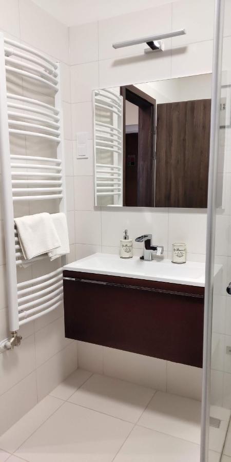 Pe-Ki Lux Apartman เซแกชแฟเฮร์วาร์ ภายนอก รูปภาพ