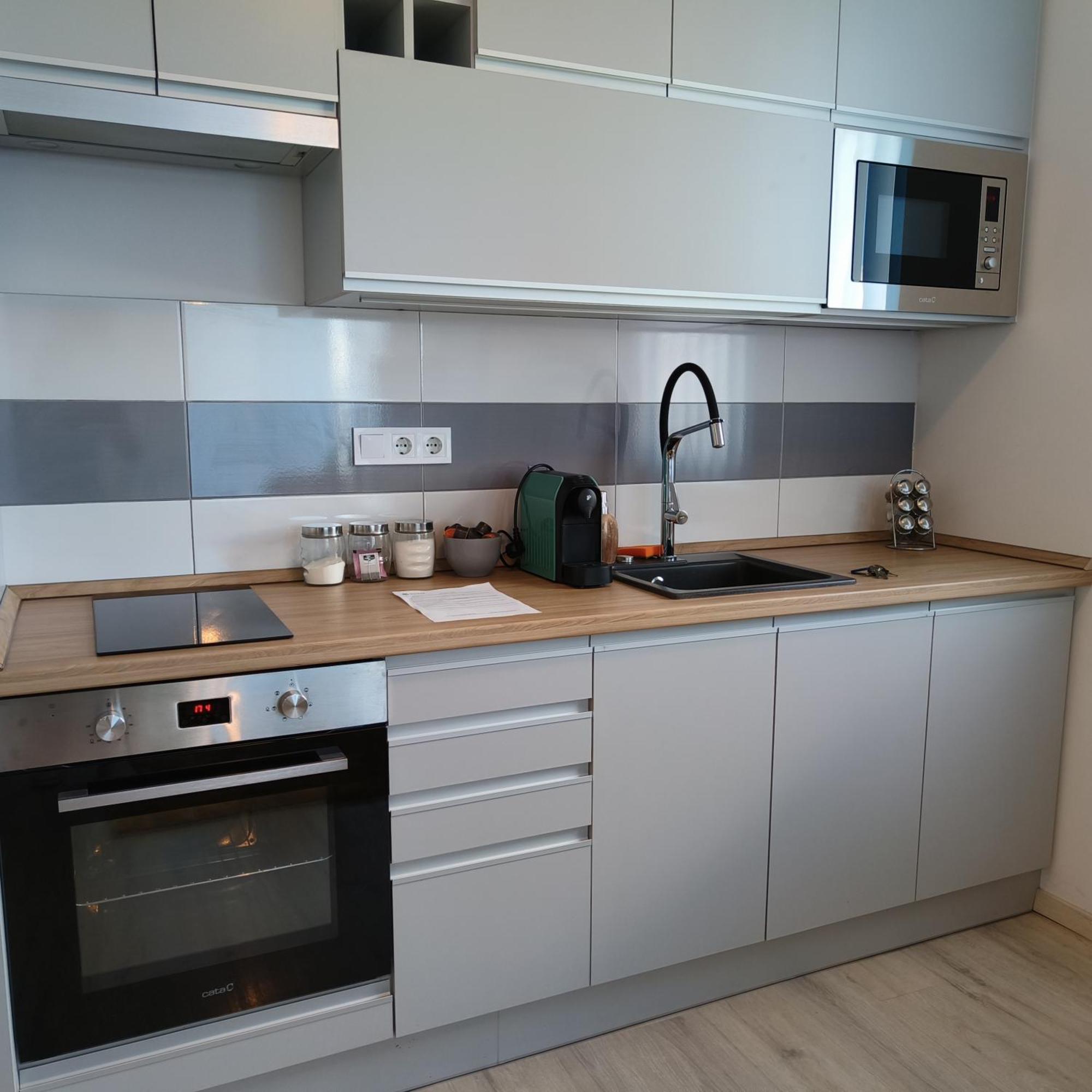 Pe-Ki Lux Apartman เซแกชแฟเฮร์วาร์ ภายนอก รูปภาพ